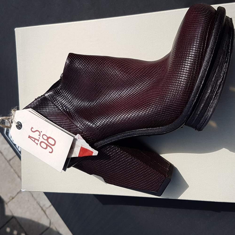 AS 98 deep red/amaranto with black soles ankle boots size 38, NWT